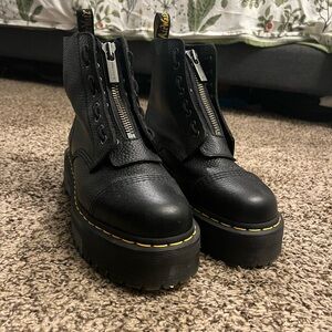 Size 10 womens doc marten jadon boots